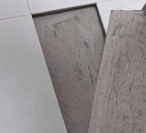 汉阳瓷砖空鼓维修公司分享瓷砖铺贴时如果打浆（即涂抹在瓷砖背面和基层上的砂浆或瓷砖胶）过少，会带来以下问题